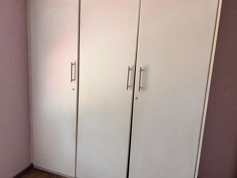 Townhouse For Sale in Meredale - Photo 5