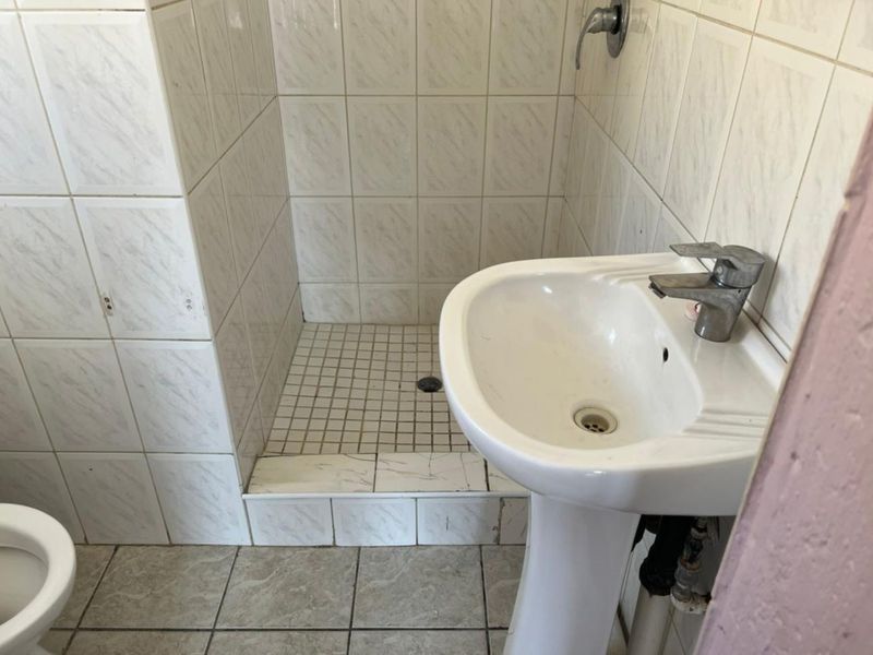 Townhouse For Sale in Meredale - Photo 7