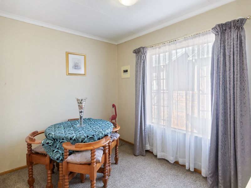 Townhouse For Sale in Weltevreden Park - Photo 10