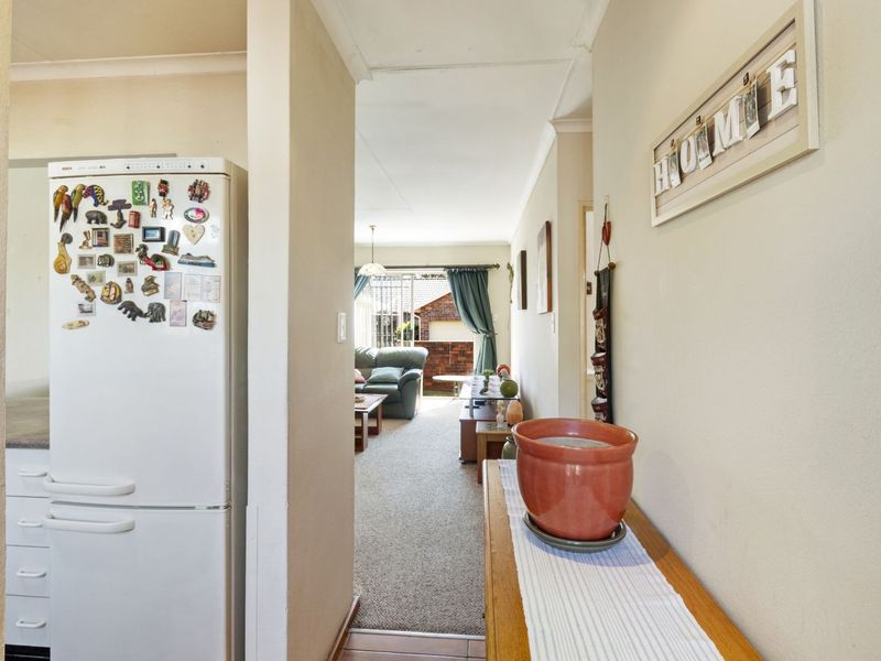 Townhouse For Sale in Weltevreden Park - Photo 7