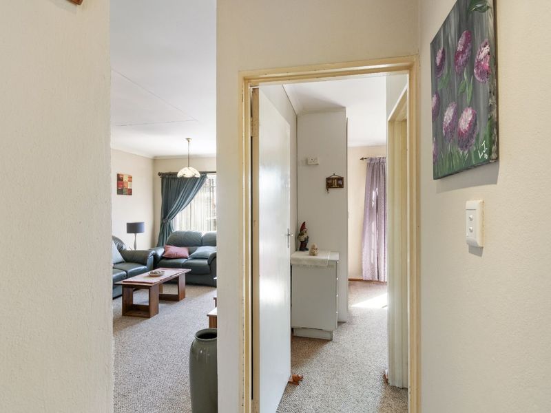 Townhouse For Sale in Weltevreden Park - Photo 6