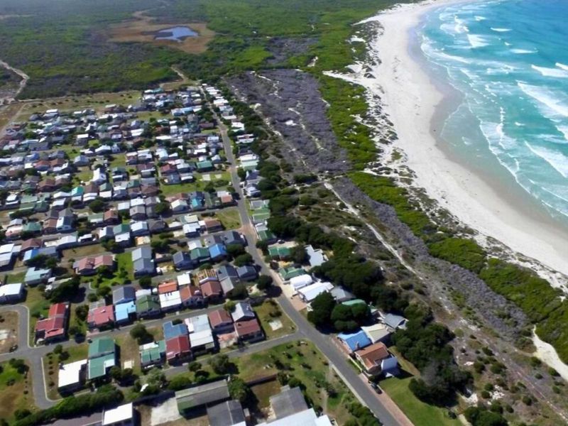 House For Sale in Pearly Beach - Photo 2