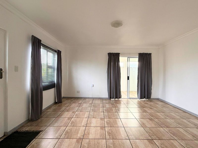 House For Sale in Pearly Beach - Photo 3