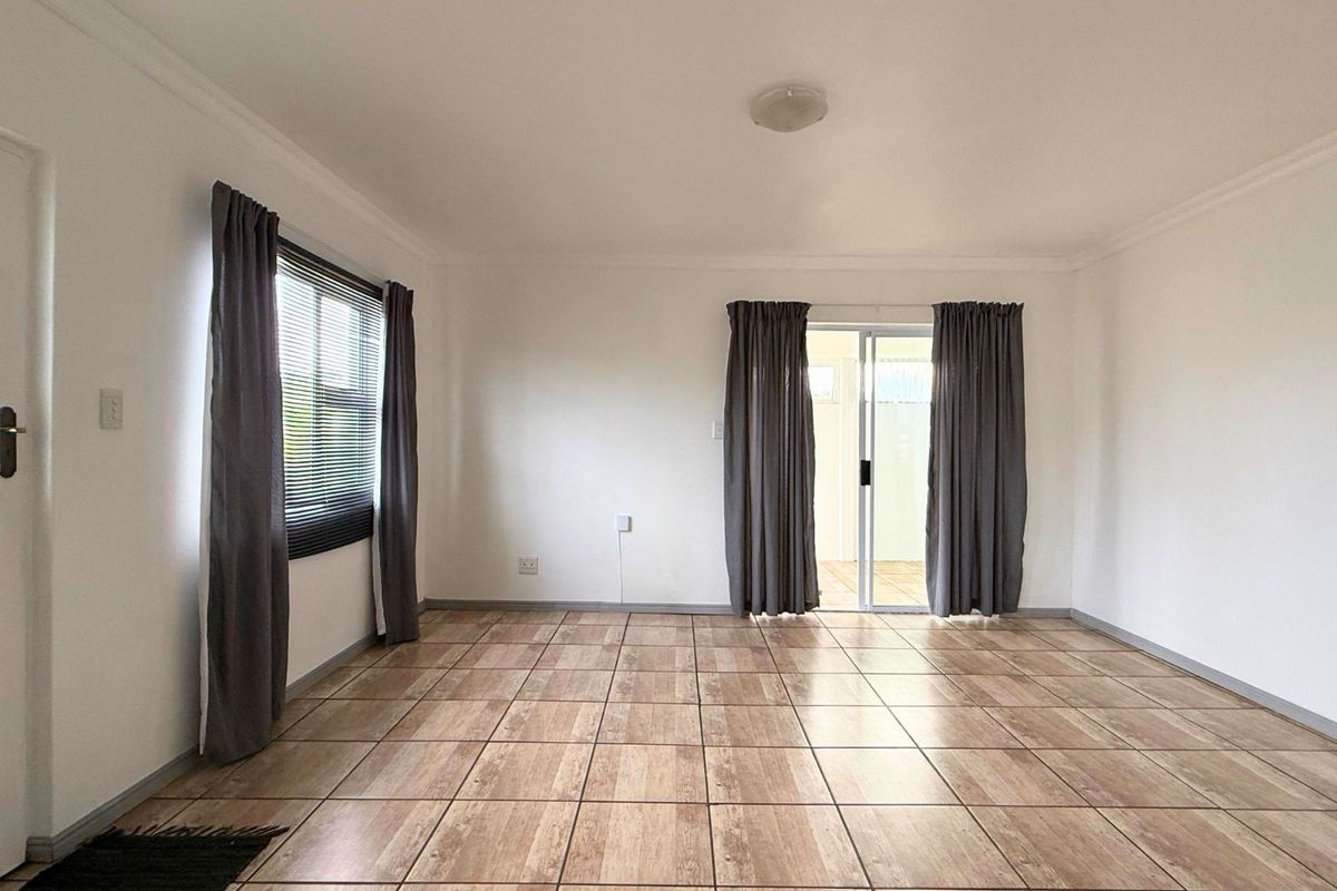 House For Sale in Pearly Beach - Photo 3