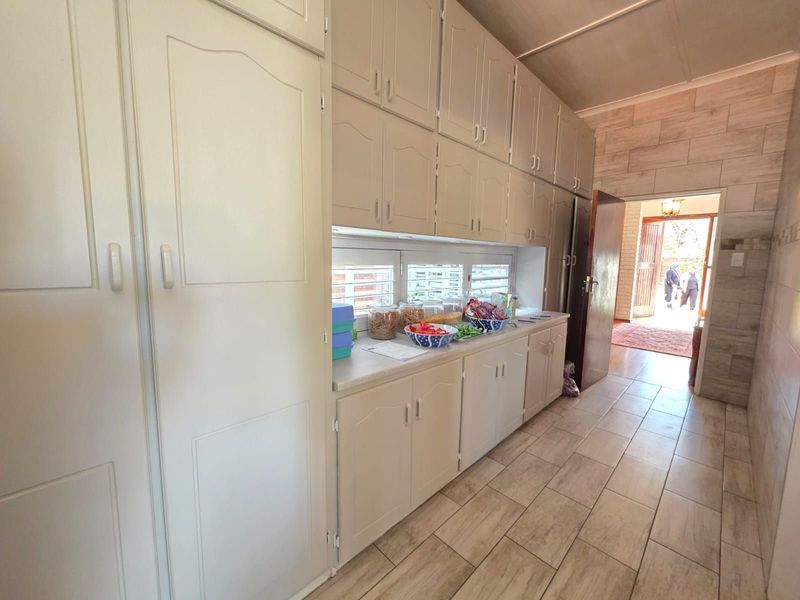 House For Sale in Klisserville - Photo 10