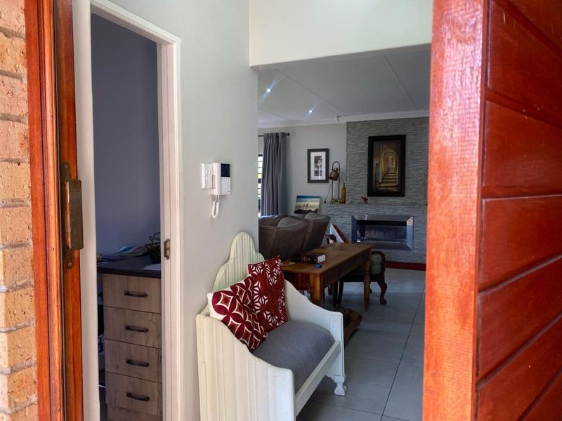 House For Sale in Hillcrest - Photo 2