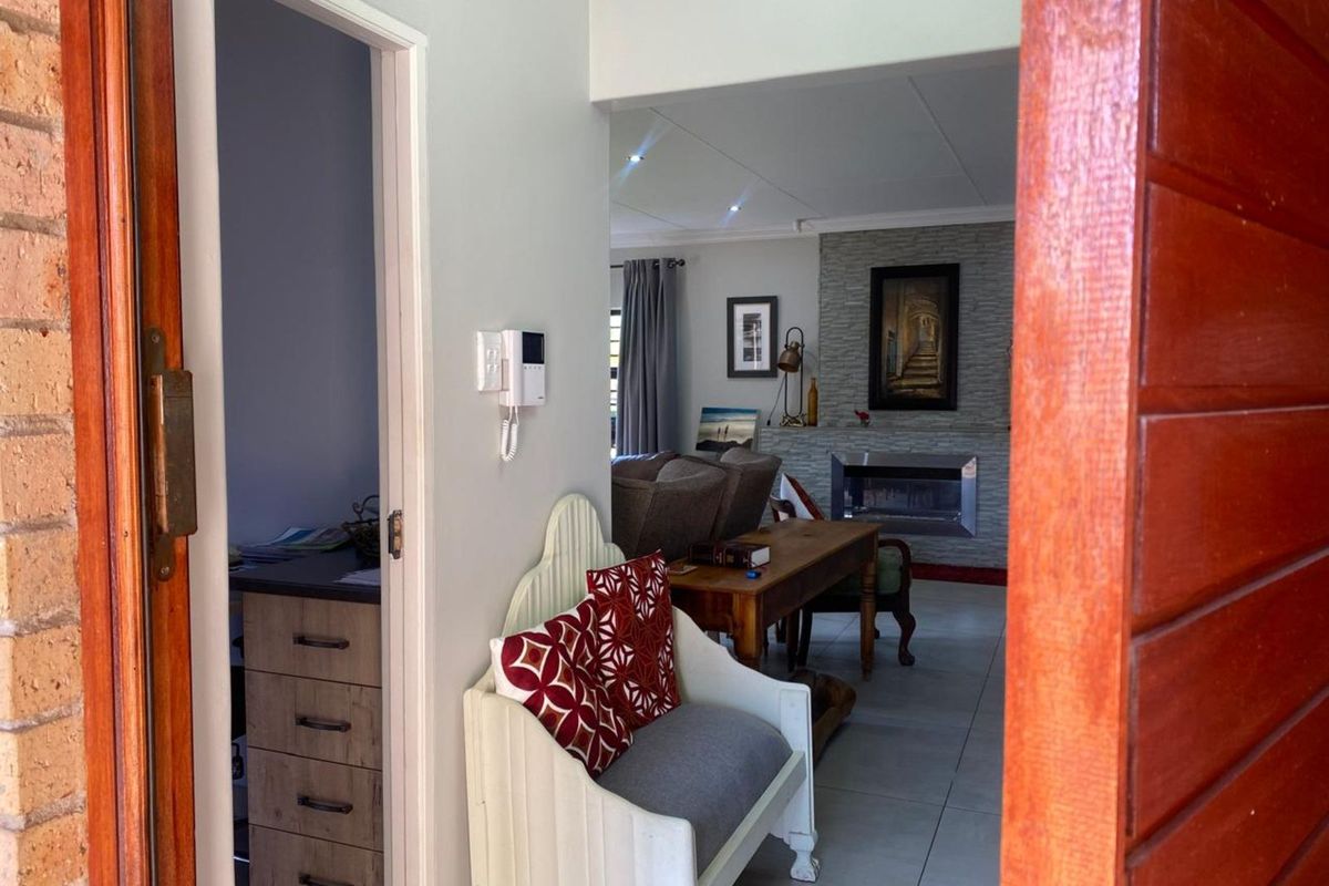 House For Sale in Hillcrest - Photo 2