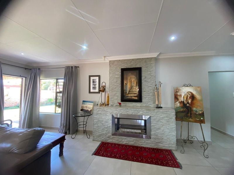 House For Sale in Hillcrest - Photo 5