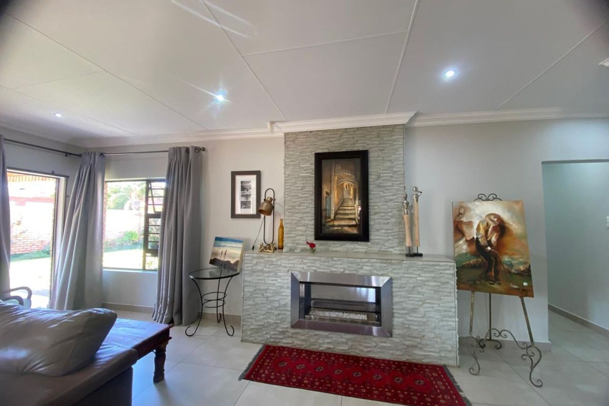 House For Sale in Hillcrest - Photo 5