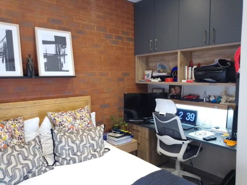 Apartment For Sale in Menlo Park - Photo 9