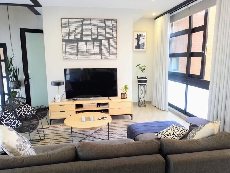 Apartment For Sale in Menlo Park - Photo 3