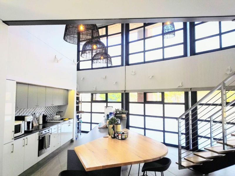 Apartment For Sale in Menlo Park - Photo 2