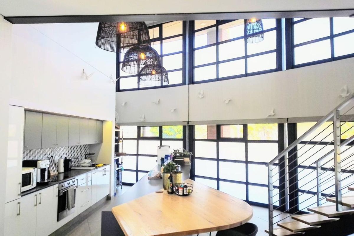 Apartment For Sale in Menlo Park - Photo 2