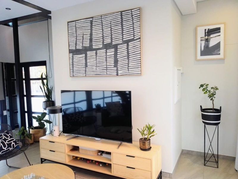 Apartment For Sale in Menlo Park - Photo 5