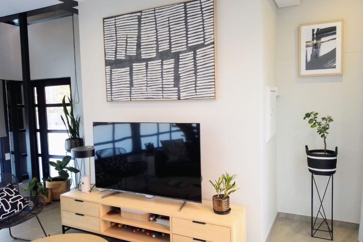 Apartment For Sale in Menlo Park - Photo 5