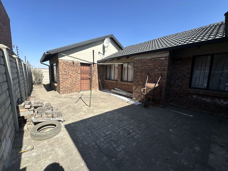 House For Sale in Embalenhle - Photo 4