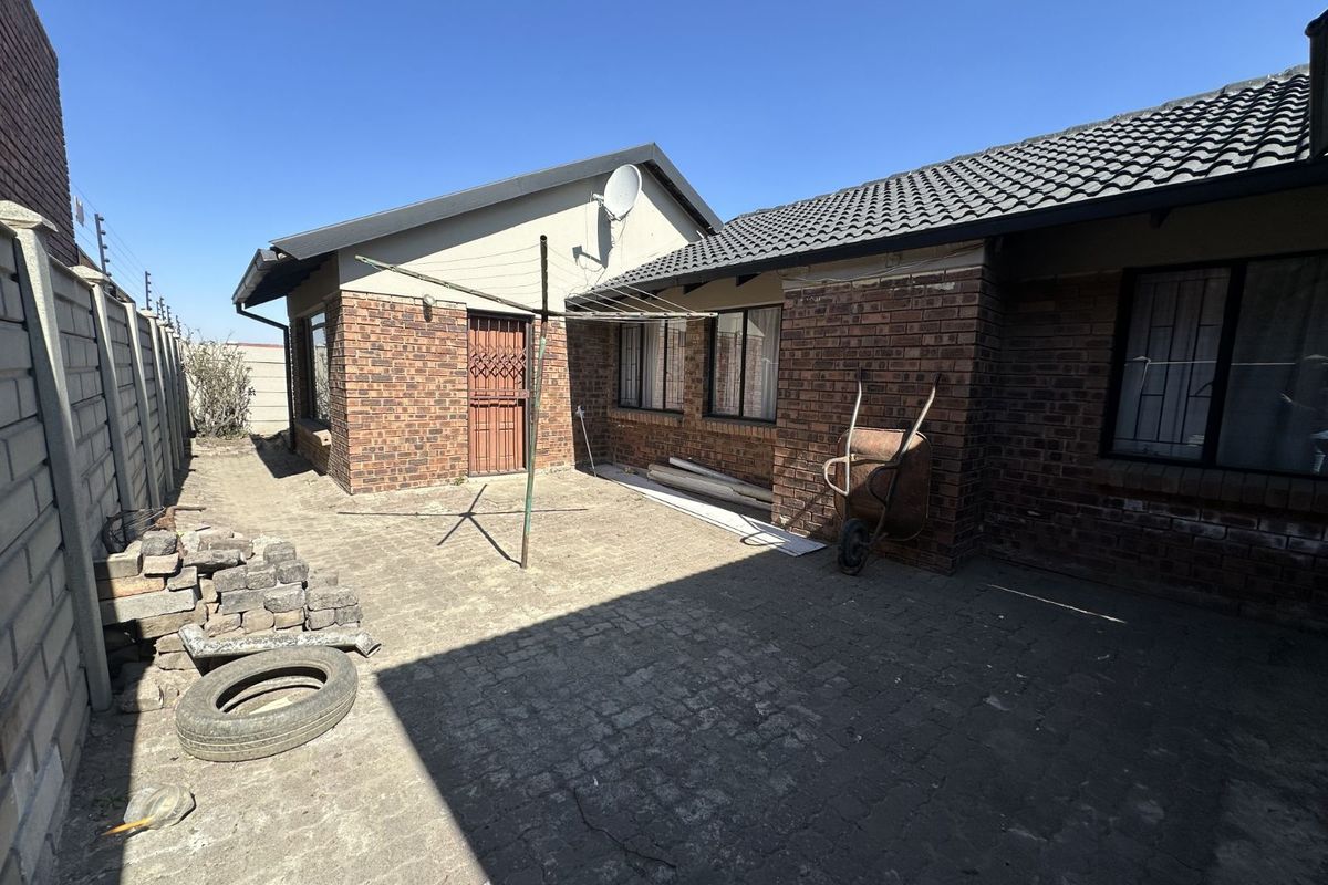 House For Sale in Embalenhle - Photo 4