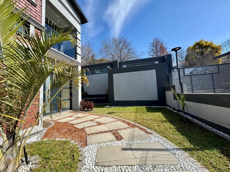House For Sale in Ferndale - Photo 2