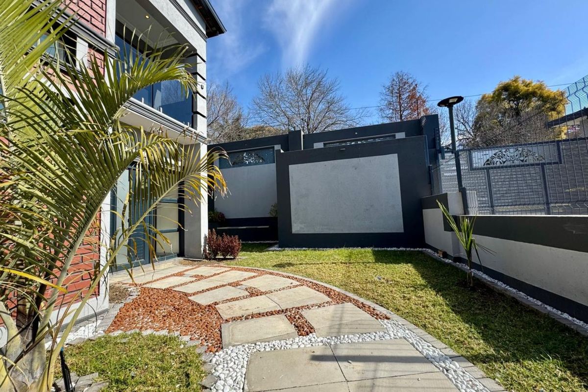 House For Sale in Ferndale - Photo 2