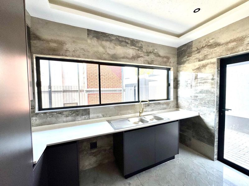House For Sale in Ferndale - Photo 7