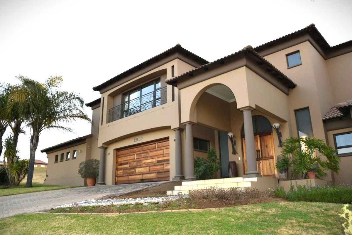 House For Sale in Blue Valley Golf Estate - Photo 2