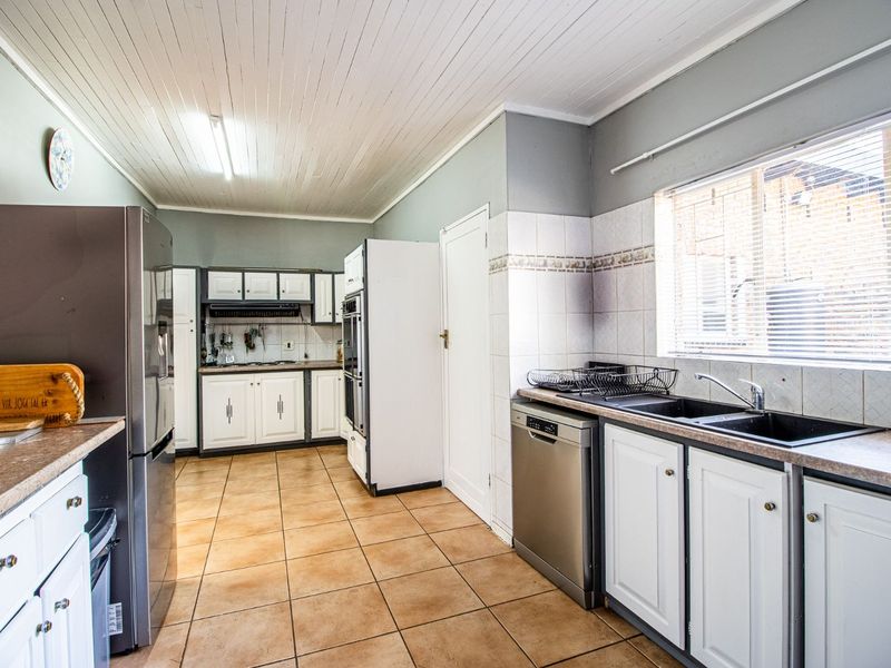 House For Sale in Wingate Park - Photo 8