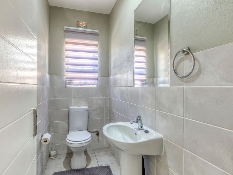 Townhouse For Sale in Bromhof - Photo 9