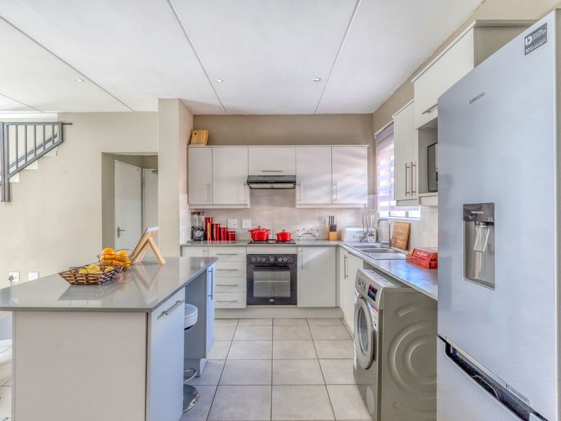 Townhouse For Sale in Bromhof - Photo 7