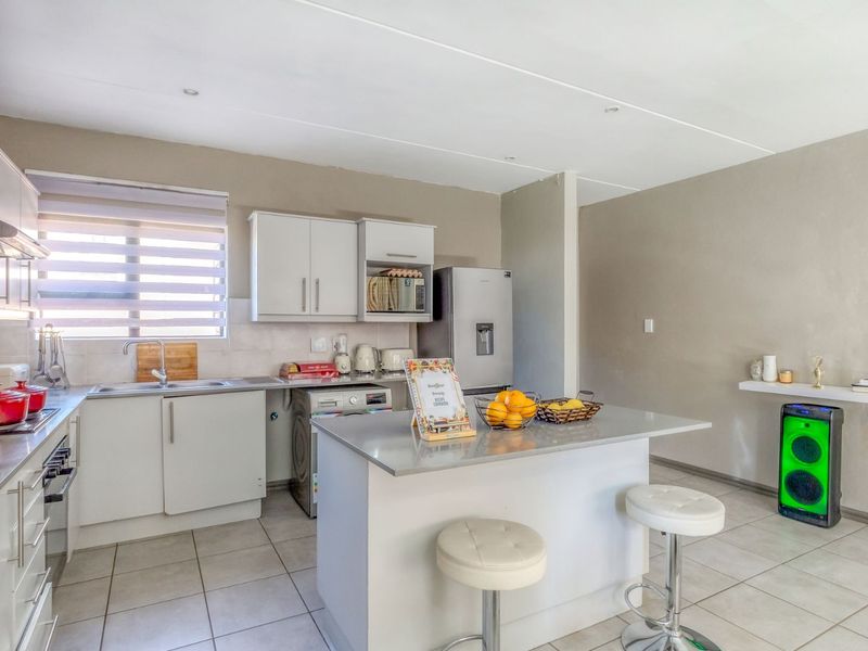 Townhouse For Sale in Bromhof - Photo 6