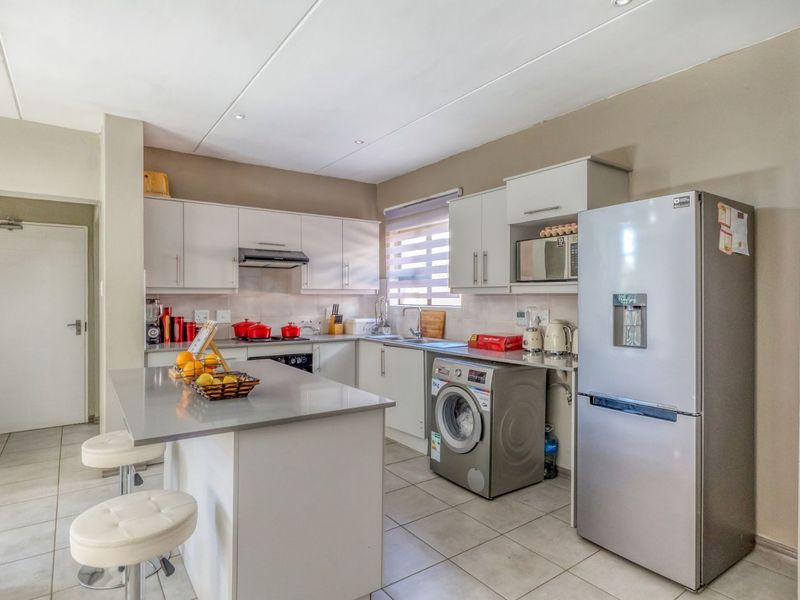 Townhouse For Sale in Bromhof - Photo 5