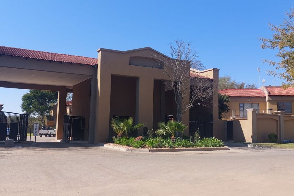 Apartment For Sale in Penina Park Ext 1 - Photo 2