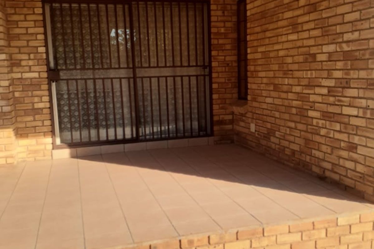 House For Sale in Craigavon - Photo 4