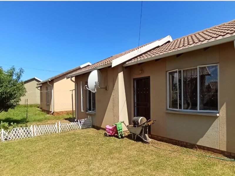 House For Sale in Savanna City - Photo 2