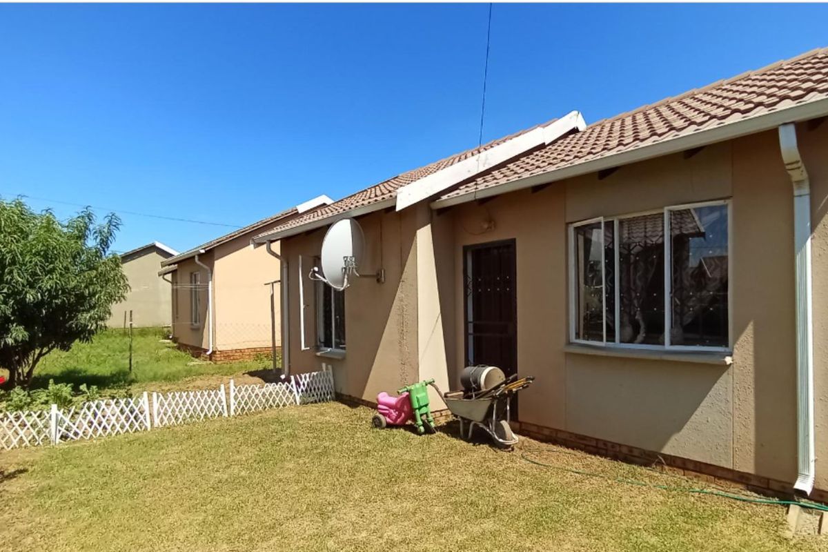 House For Sale in Savanna City - Photo 2