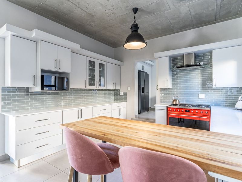 House For Sale in Olympus AH - Photo 2