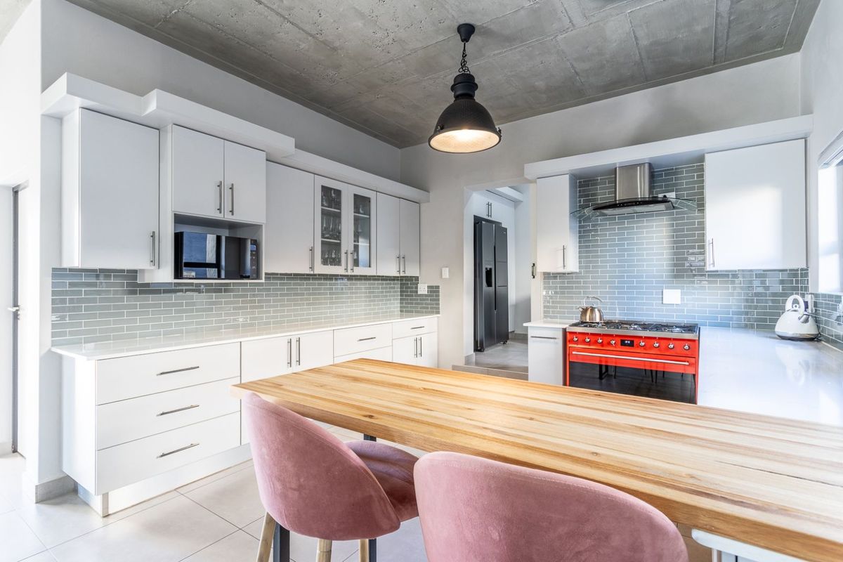 House For Sale in Olympus AH - Photo 2