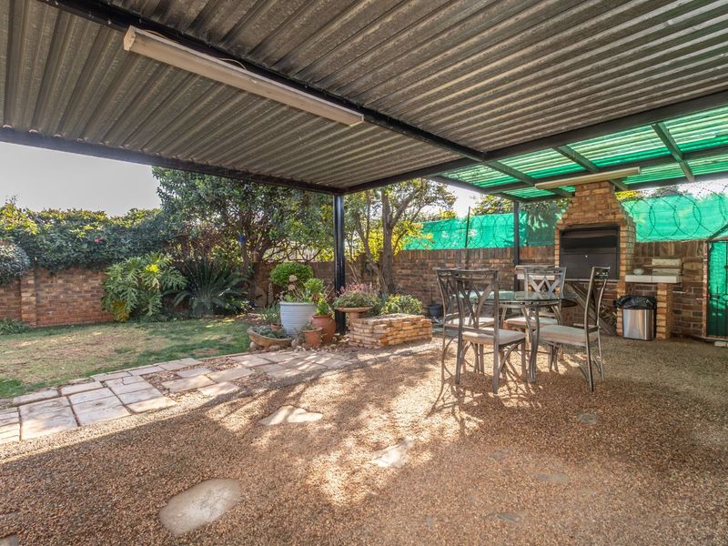 Townhouse For Sale in Fairland - Photo 4