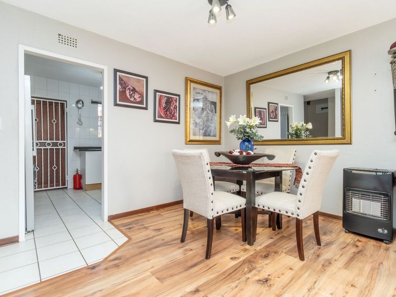 Townhouse For Sale in Fairland - Photo 6