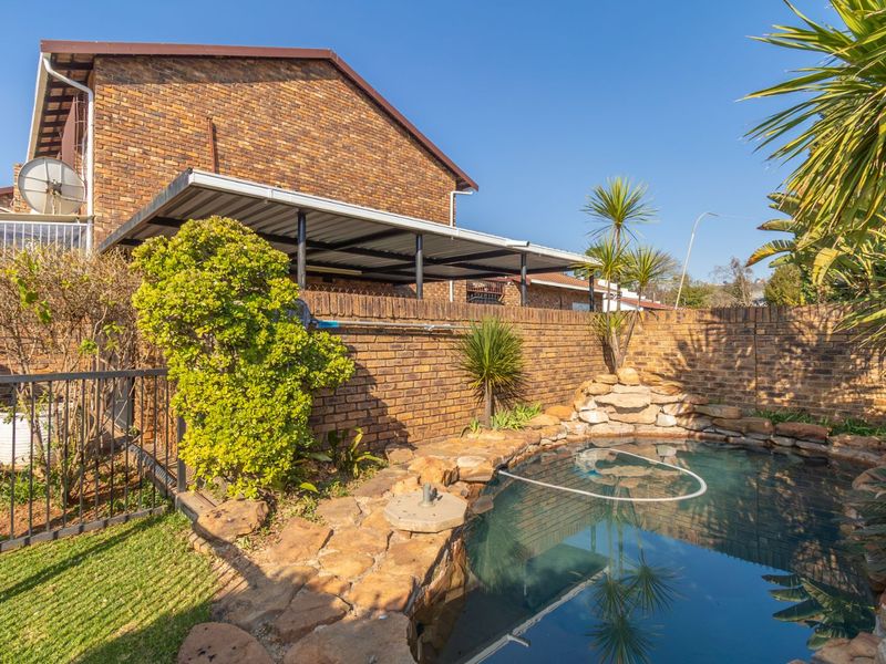 Townhouse For Sale in Fairland - Photo 3