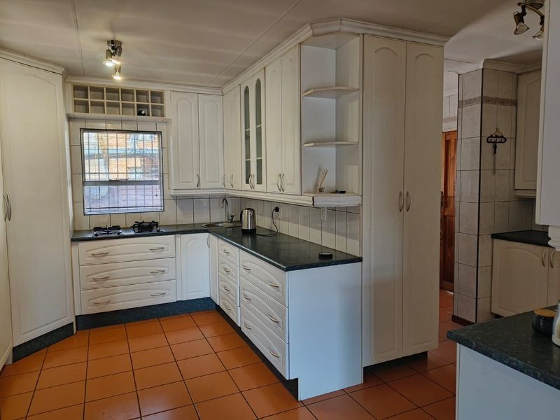 Townhouse For Sale in Doornpoort - Photo 10