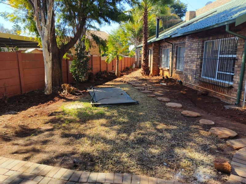 Townhouse For Sale in Doornpoort - Photo 3