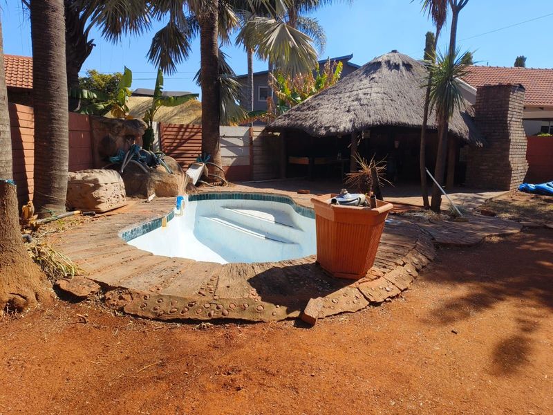 Townhouse For Sale in Doornpoort - Photo 6