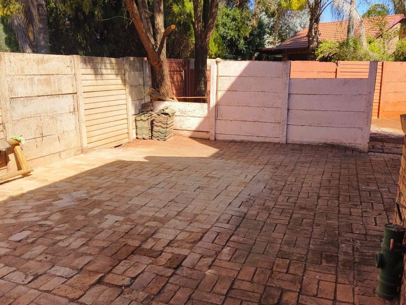 Townhouse For Sale in Doornpoort - Photo 5