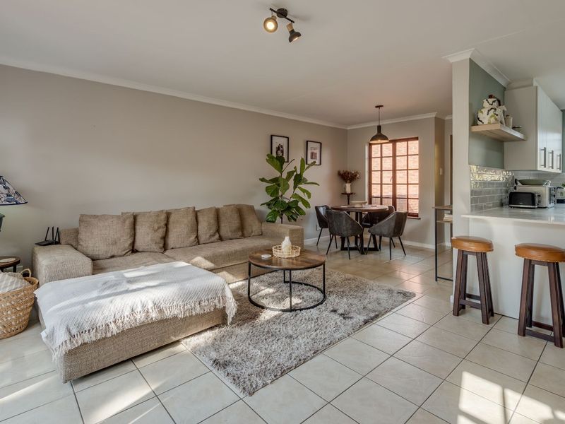 Townhouse For Sale in Lovemore Park - Photo 3