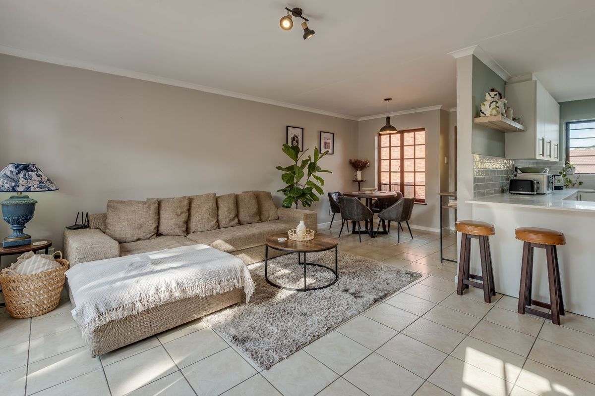 Townhouse For Sale in Lovemore Park - Photo 3