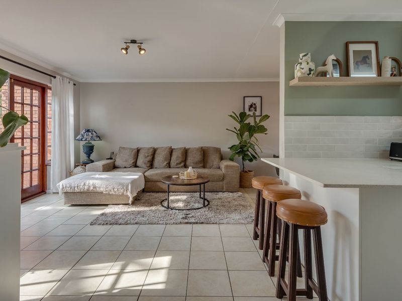 Townhouse For Sale in Lovemore Park - Photo 9