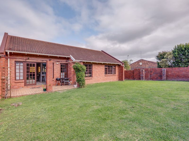 Townhouse For Sale in Lovemore Park - Photo 7