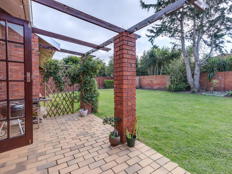 Townhouse For Sale in Lovemore Park - Photo 6