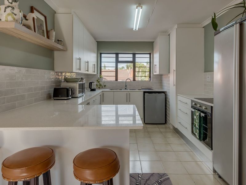 Townhouse For Sale in Lovemore Park - Photo 10