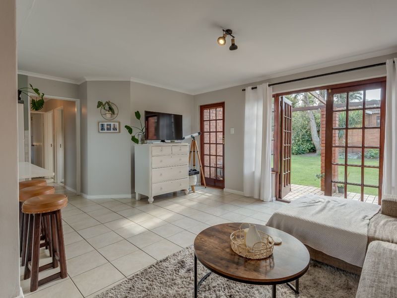 Townhouse For Sale in Lovemore Park - Photo 4